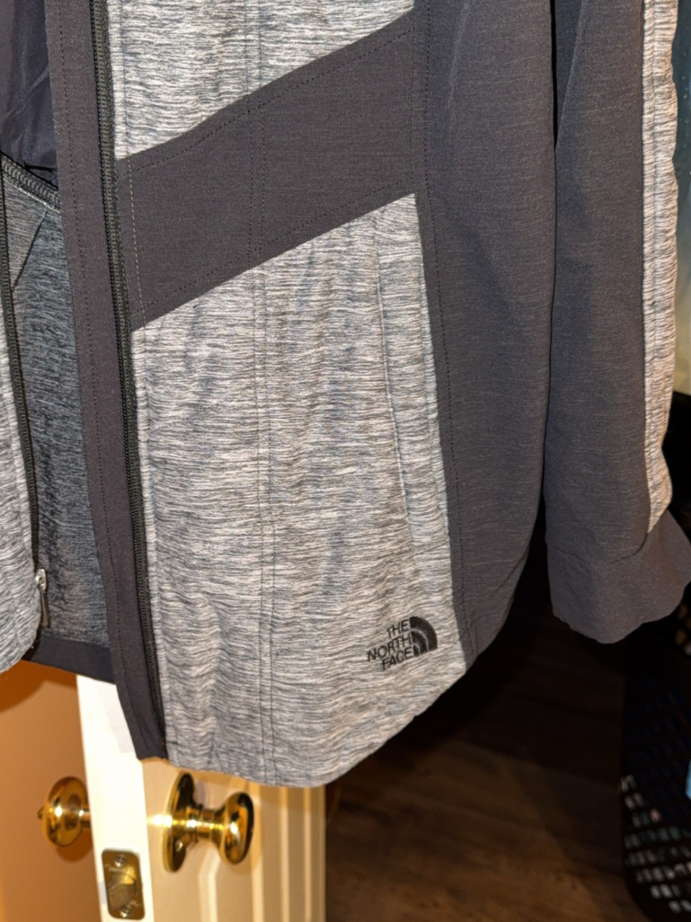 The North Face Women's Gray & Black Ski/Snow Jacket - Picture 4 of 7